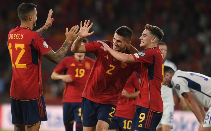 Đội tuyển Tây Ban Nha từng vô địch liên tiếp 2 mùa Euro