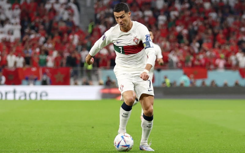 Ronaldo có thể bật cao tới 79,5cm và chạm đầu vào bóng ở độ cao 266cm