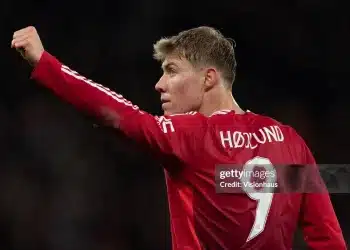 Hojlund sánh ngang Haaland