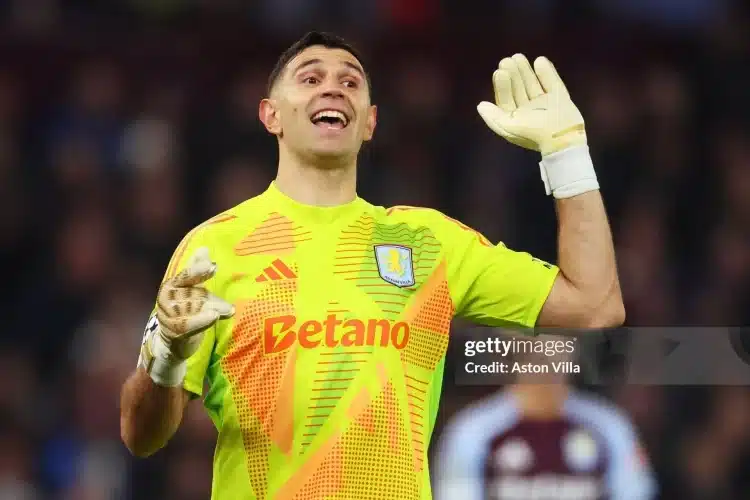 Ngả mũ trước Emiliano Martinez