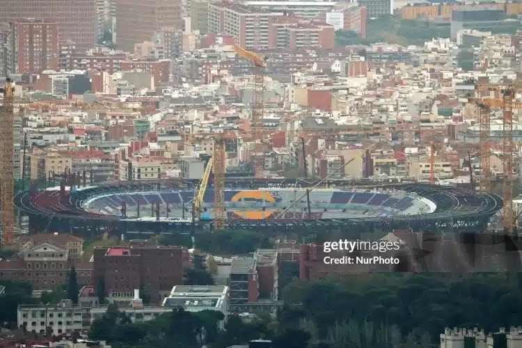 UEFA chưa cho Barcelona trở lại Camp Nou
