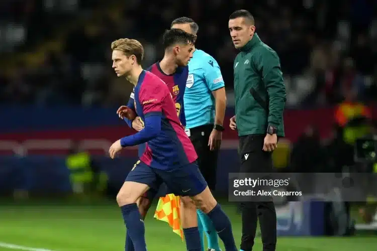 Cảnh đáng buồn của De Jong