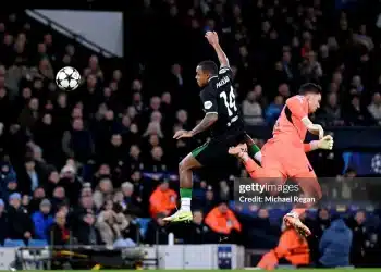 Ederson mắc sai lầm nghiêm trọng