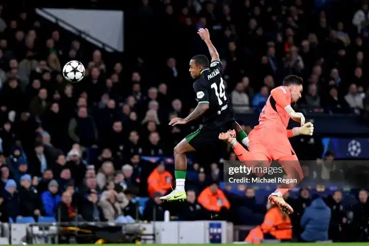 Ederson mắc sai lầm nghiêm trọng