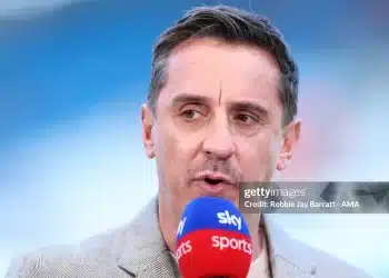 Neville chê bai Manchester United