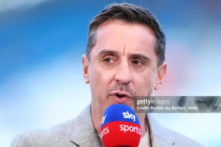 Neville chê bai Manchester United