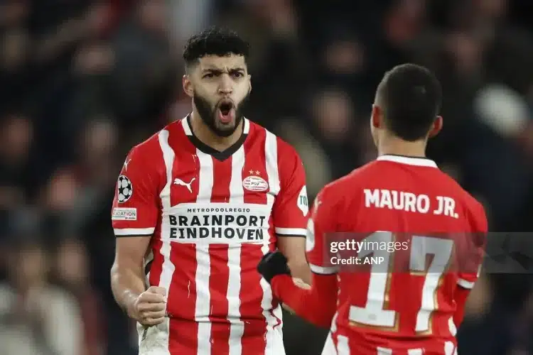 8 phút vỡ òa của PSV