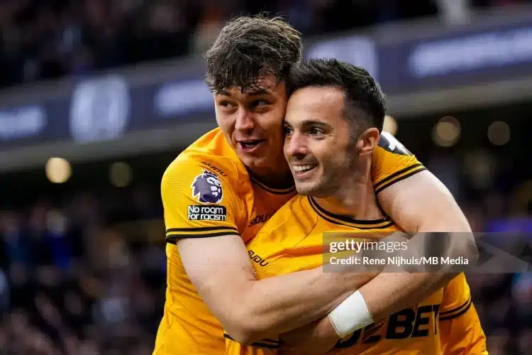 Sự thận trọng của HLV Wolves