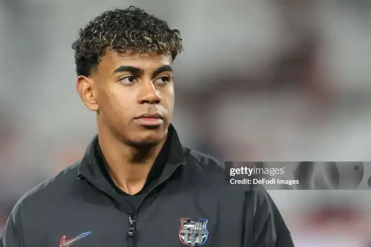 Paris Saint-Germain phủ nhận tin đồn về Yamal