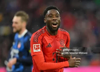 Davies từ chối cả Real Madrid và Manchester United