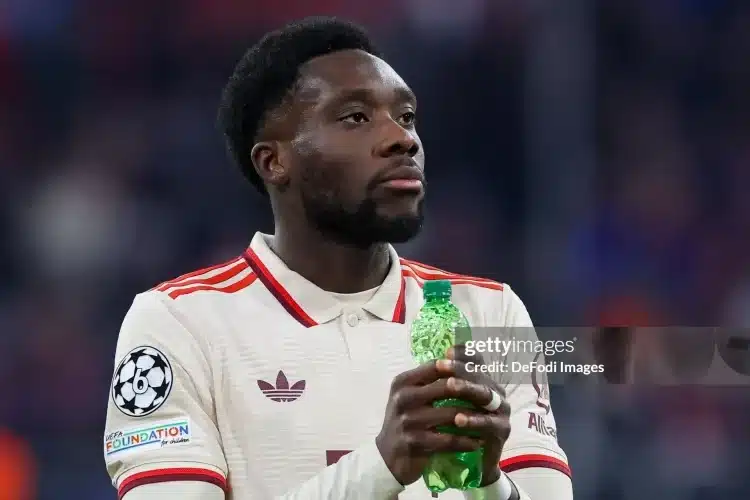 Davies gặp rắc rối