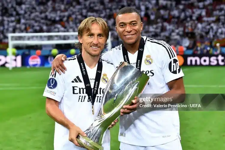 Modric cư xử đẹp với Mbappe