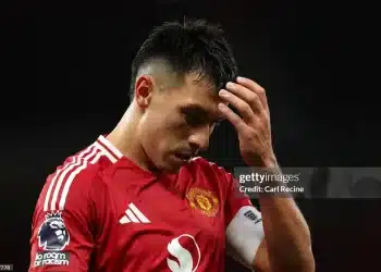 Lisandro Martinez vướng chỉ trích