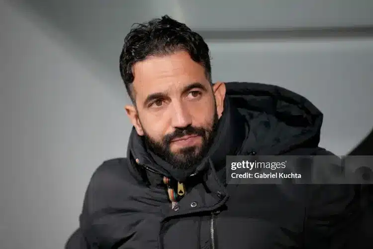 Manchester United ám ảnh với những pha bóng cố định