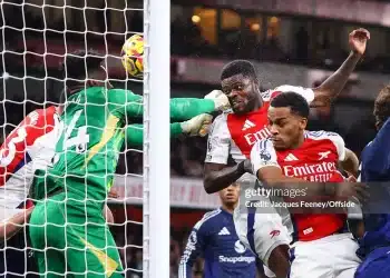 Bài cố định của Arsenal gây tranh cãi