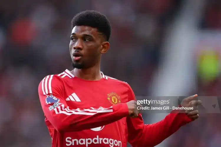 Diallo giúp Amorim giải bài toán khó