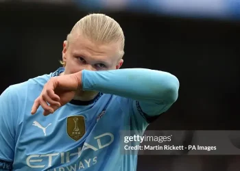 Đá hỏng penalty, Haaland khiến Man City ôm hận