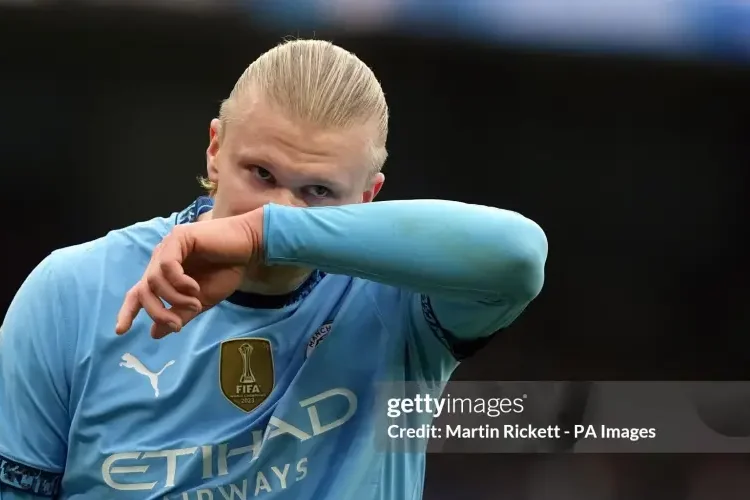 Đá hỏng penalty, Haaland khiến Man City ôm hận