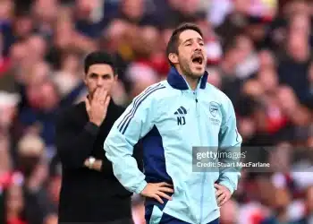 Arsenal giữ chân trợ lý đang gây sốt