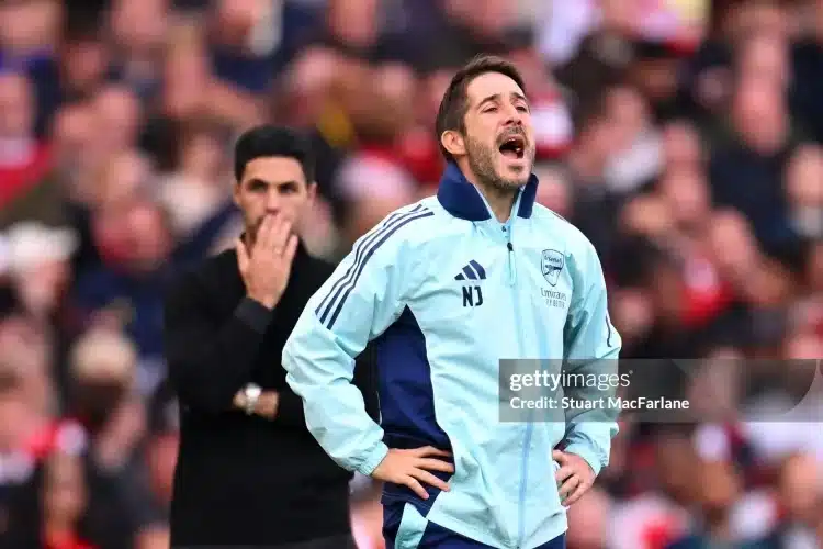 Arsenal giữ chân trợ lý đang gây sốt