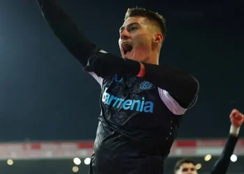 Leverkusen hiên ngang trở lại cuộc đua vô địch