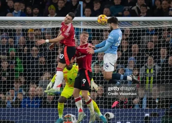 Manchester United vẫn thủ phạt góc kém cỏi