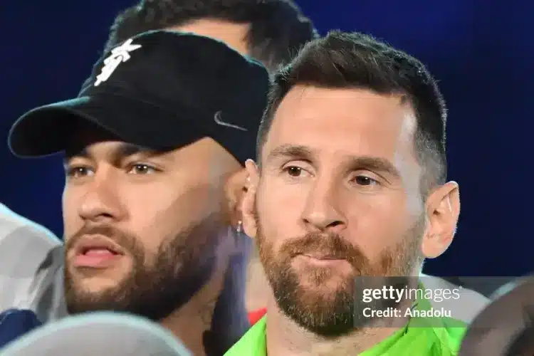 Neymar rời Barca vì Messi