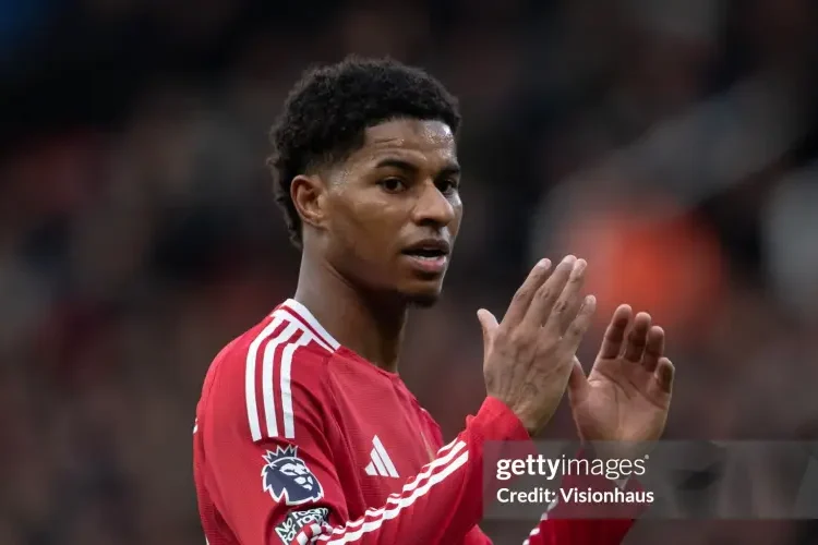 Rashford chia tay bạn gái