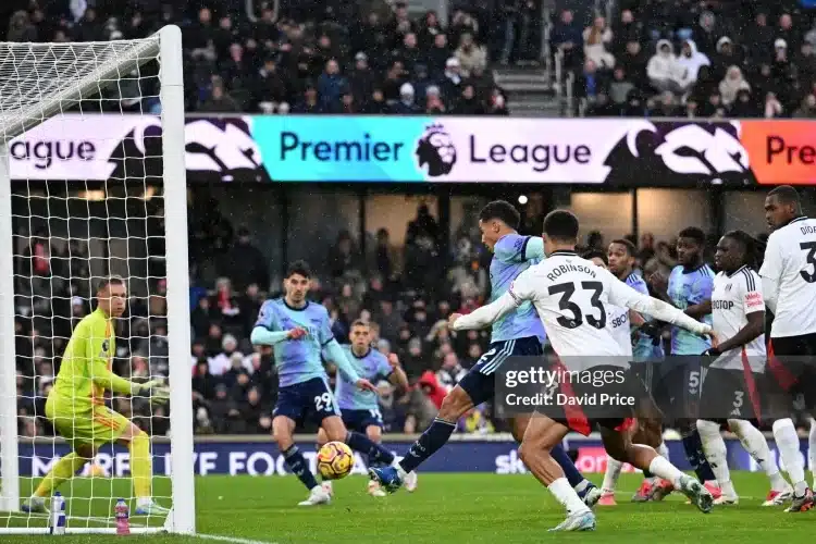 Arsenal lại biến hóa với bài đá phạt góc