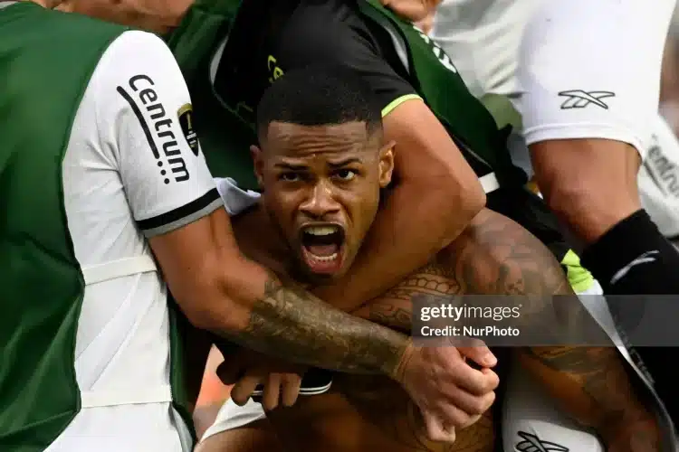 Hành trình khó tin của Junior Santos