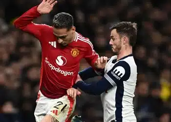 Amorim tuyên bố sẽ cứu vớt Antony