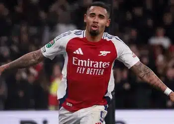 Arsenal vào bán kết Carabao Cup nhờ ‘món quà’ từ trọng tài