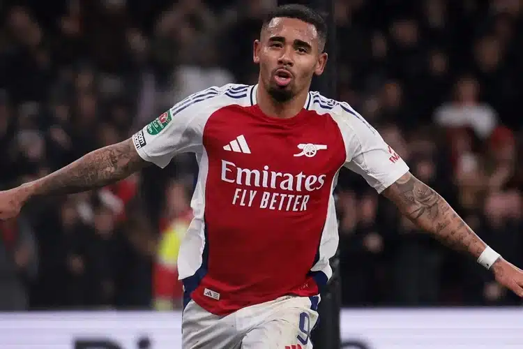 Arsenal vào bán kết Carabao Cup nhờ ‘món quà’ từ trọng tài