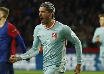 Barcelona gục ngã trước Atletico, mất ngôi đầu La Liga