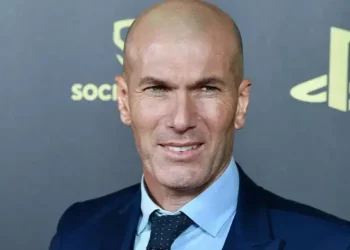 Zidane từ chối đến Premier League vì không biết tiếng Anh