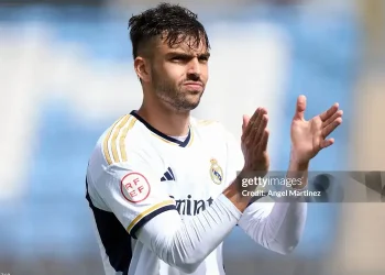 Ancelotti buộc phải dùng trung vệ trẻ đá hậu vệ phải