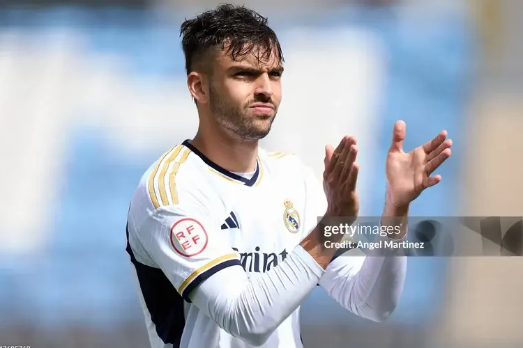 Ancelotti buộc phải dùng trung vệ trẻ đá hậu vệ phải