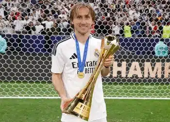 Ancelotti và Modric cùng lập kỷ lục mới
