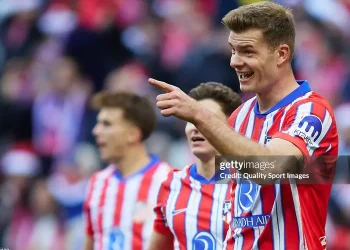 Atletico Madrid thắng 11 trận liên tiếp, vượt qua Real Madrid