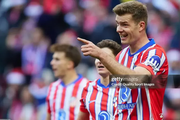 Atletico Madrid thắng 11 trận liên tiếp, vượt qua Real Madrid