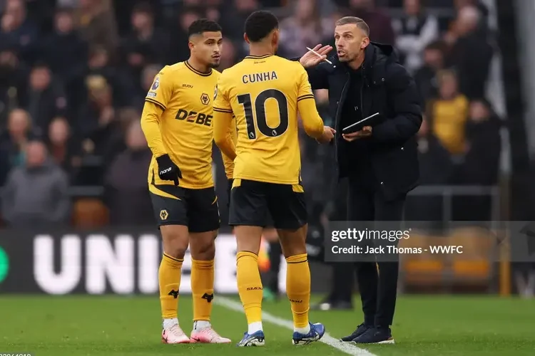 Cầu thủ nào buồn nhất khi O’Neil bị sa thải?