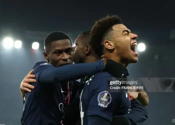 Đánh bại Lyon nhờ tài năng 19 tuổi, PSG củng cố ngôi đầu