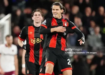 Gỡ hòa phút cuối, Bournemouth áp sát Manchester City