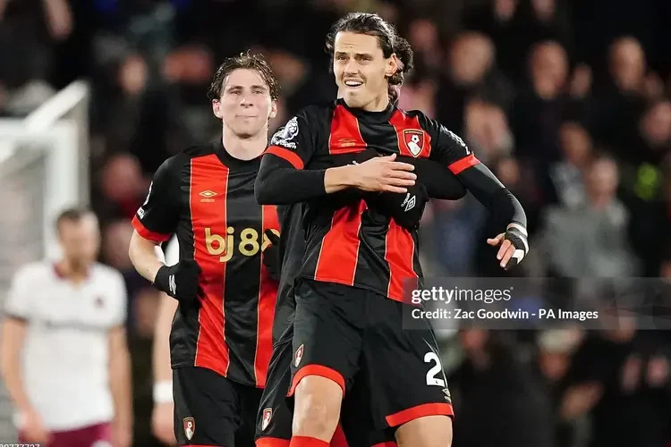 Gỡ hòa phút cuối, Bournemouth áp sát Manchester City