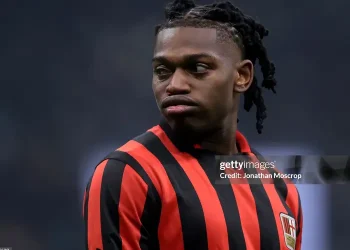 Hòa Genoa, đường tới Champions League của AC Milan mờ mịt