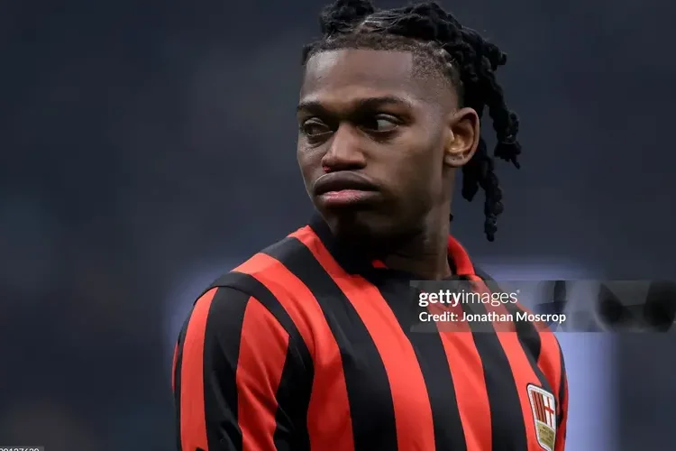 Hòa Genoa, đường tới Champions League của AC Milan mờ mịt