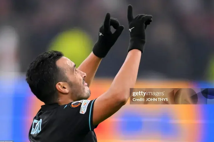 Lazio lấy lại ngôi đầu, hất đội bóng cũ của Ten Hag rời top 8