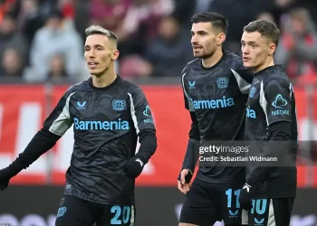 Leverkusen thắng dễ dàng, hâm nóng cuộc đua tại Bundesliga