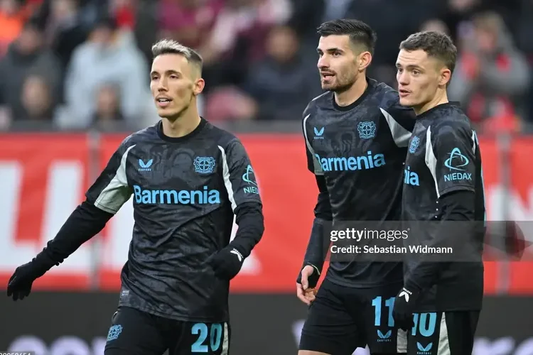 Leverkusen thắng dễ dàng, hâm nóng cuộc đua tại Bundesliga