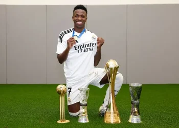 Sau giải The Best, Vinicius nhận thêm Quả bóng vàng từ FIFA
